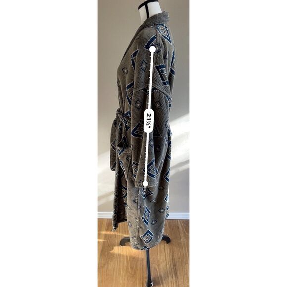 Aztec print robe in gray, white and blue. Size L(M), XL(W). - Picture 5 of 6